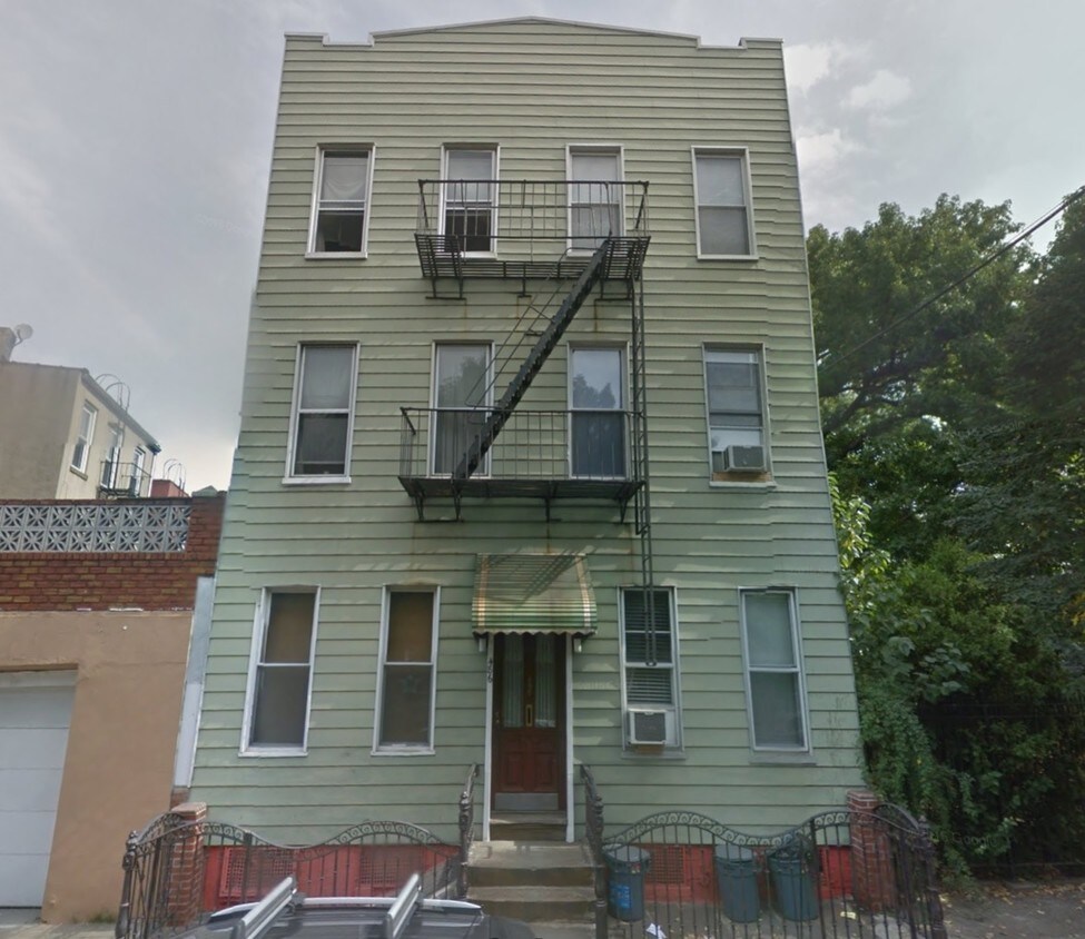 Primary Photo - 486 Graham Ave