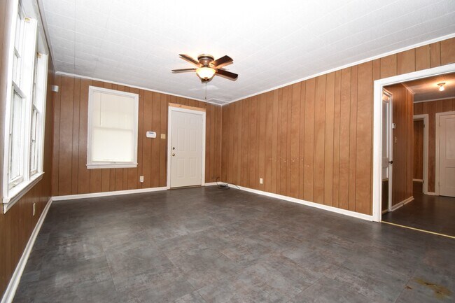 Foto del edificio - Spacious 3 Bedroom House