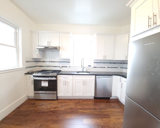 Foto del edificio - Renovated 3 Bed / 2 Bath in Allston | In-Unit Laundry | 9/1