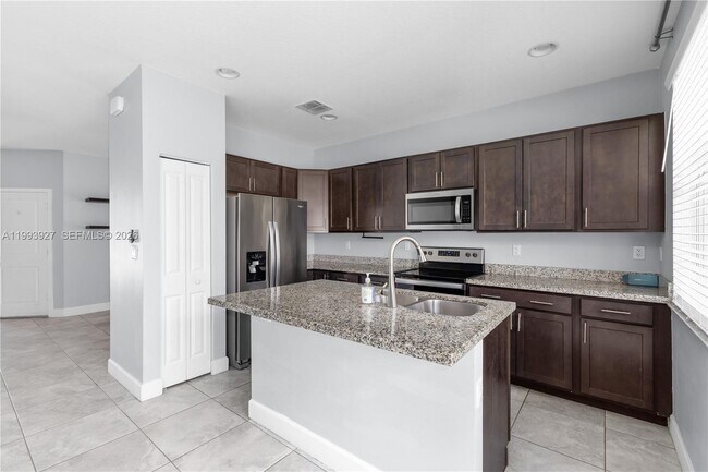 Foto del edificio - 4813 NW 48th Ter