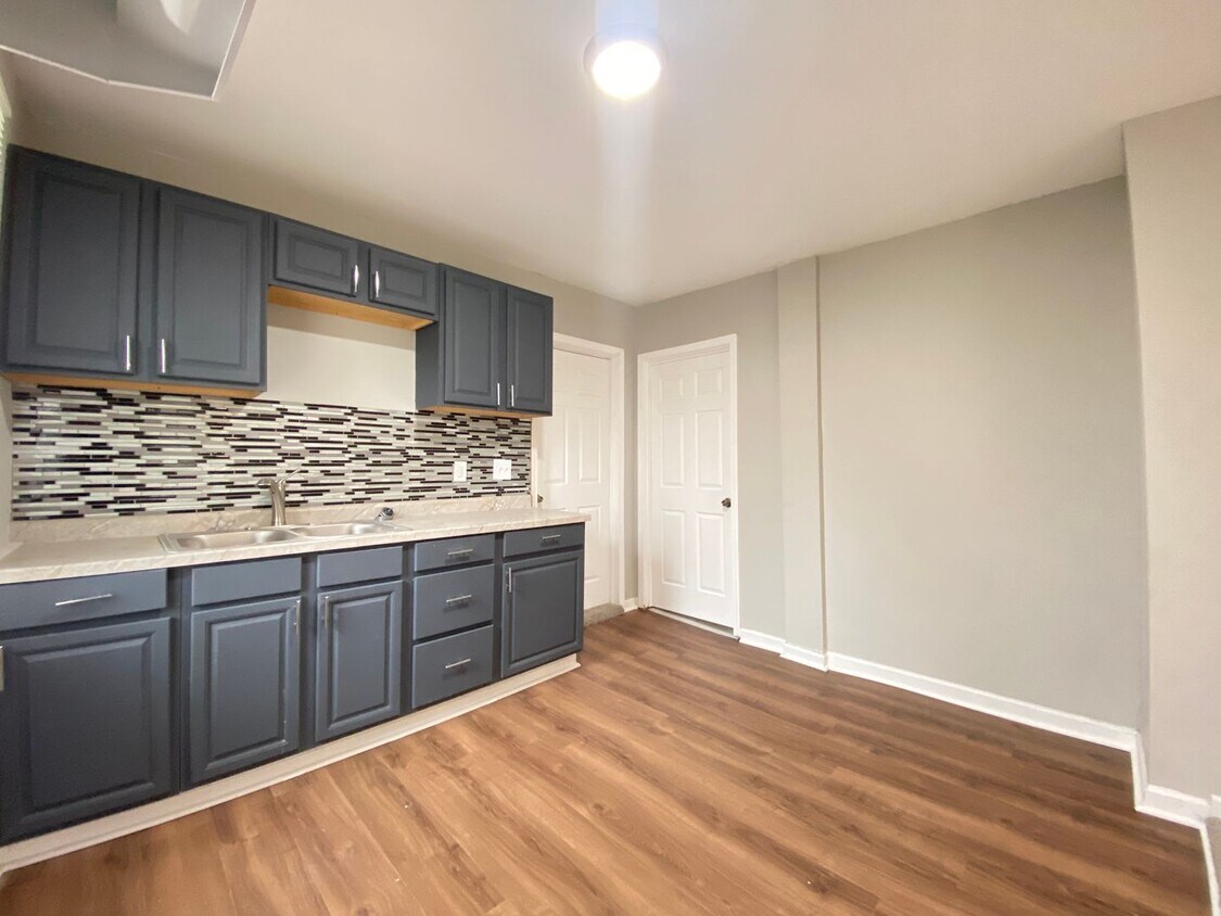 Primary Photo - Adams House " 50% OFF 1 MONTH FREE RENT --...