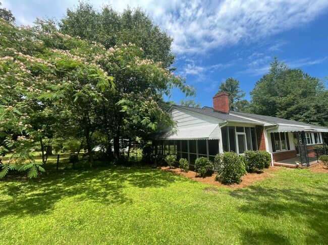 Foto del edificio - Adorable Apex Ranch on 2 Acres of Land!
