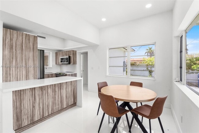 Foto del edificio - 1581 Normandy Dr