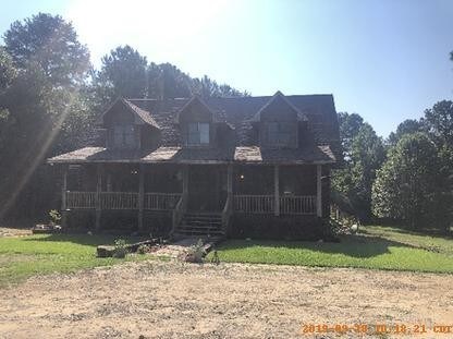 Building Photo - Secluded Log Cabin with a view of horses!