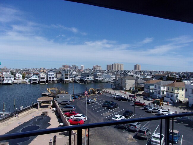 Foto del edificio - 6101 Monmouth Ave