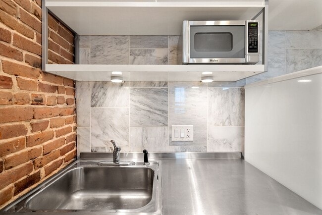 Building Photo - 6 N Hudson St