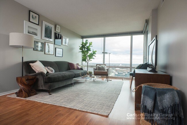Foto del edificio - 9757 Woods Dr
