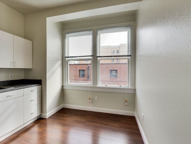 Building Photo - 135 8th St