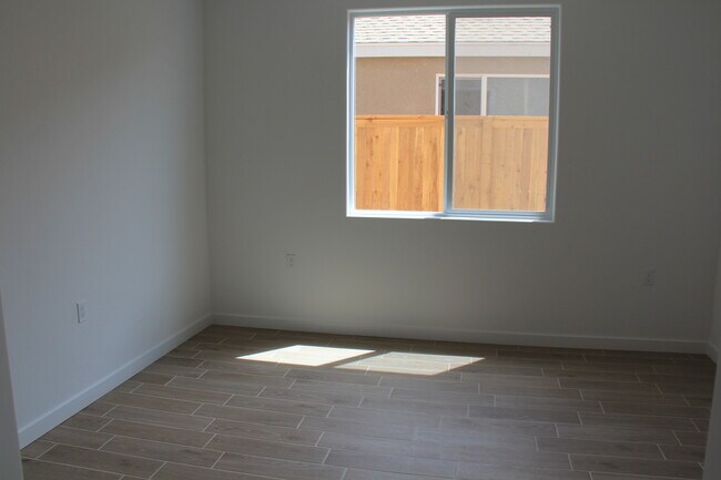Building Photo - 3319 Golden Trails Ln