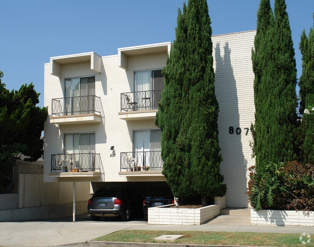 Primary Photo - 807 N Alfred St