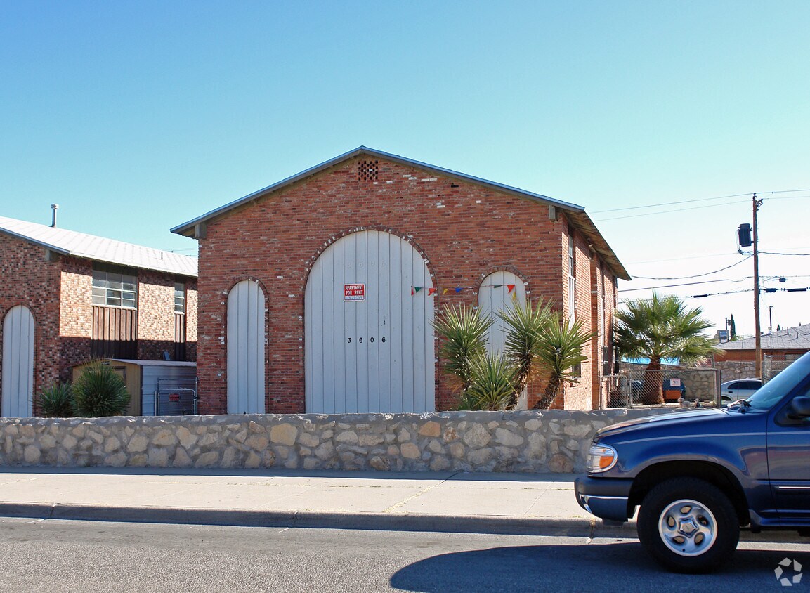 Primary Photo - 3606 Johnson Ave