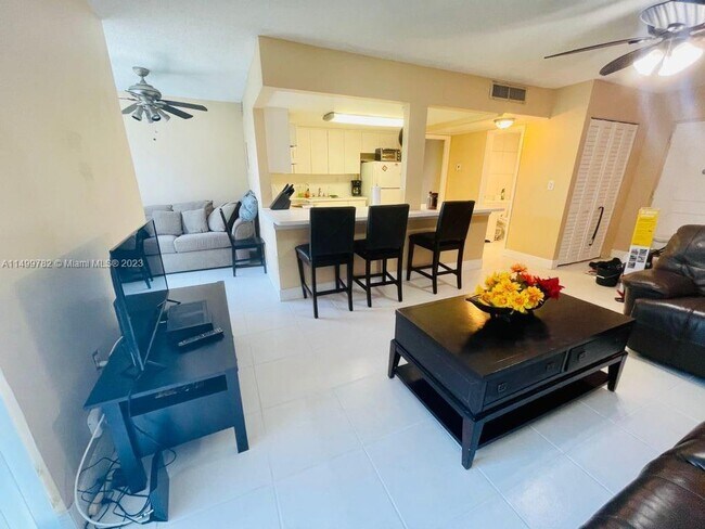Foto del edificio - 17570 Atlantic Blvd