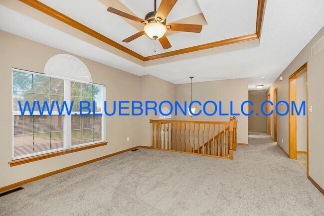 Foto del edificio - Check out this spacious home with thoughtf...