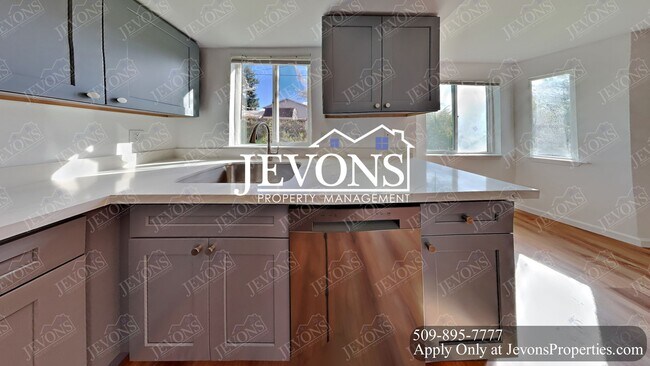 Foto del edificio - 1722 E 56th St