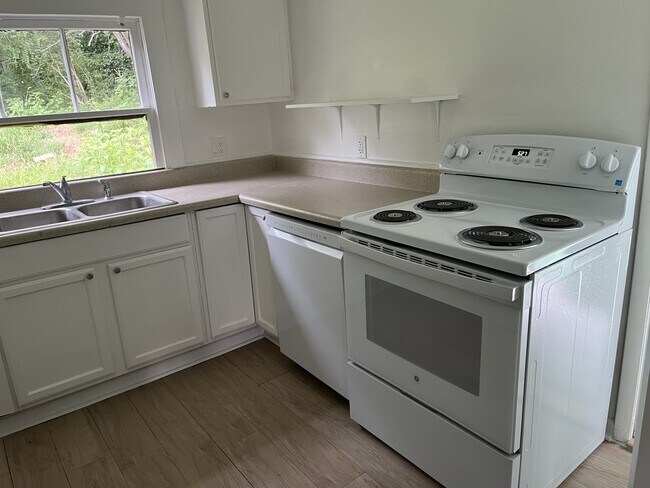 Foto del edificio - 50 Oakcrest Dr