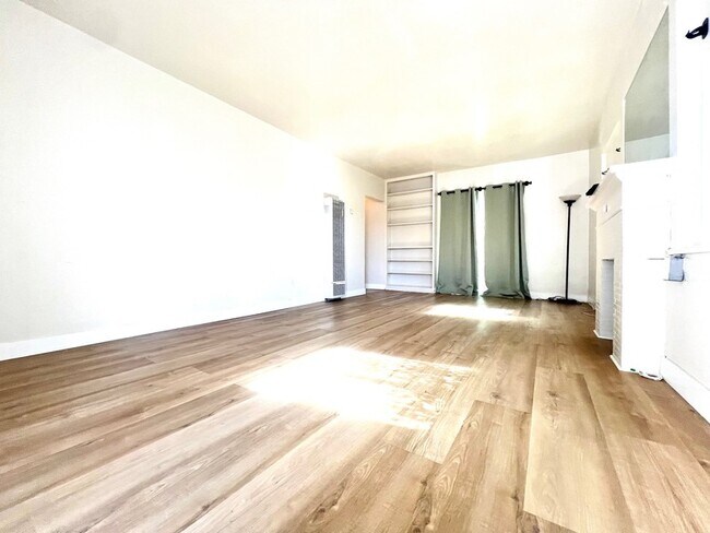 Foto del edificio - 7449A La Jolla Boulevard