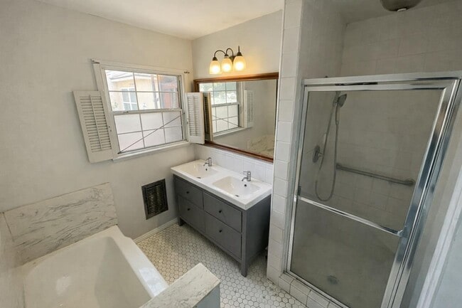 Building Photo - 13574 Ottoman St