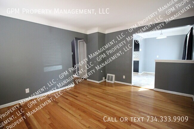 Building Photo - 2274 Detroit Ave