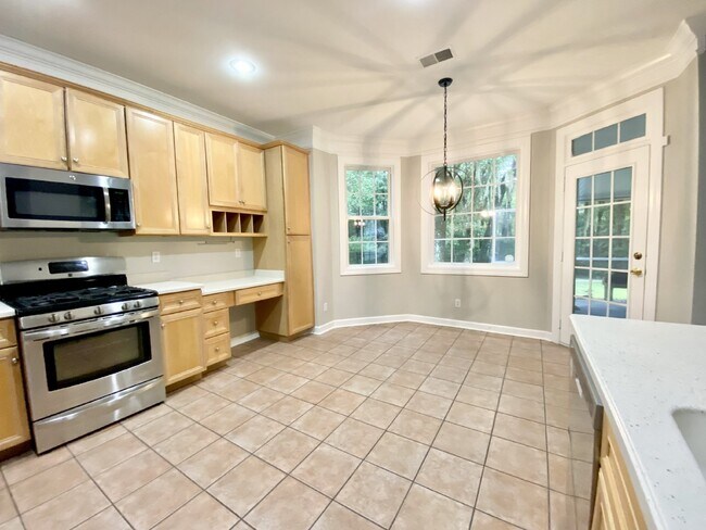 Foto del edificio - 4-Bedroom Home with Loft and Office for Re...