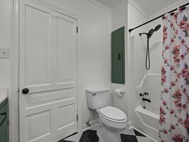 Building Photo - 230 Chavasse Ave