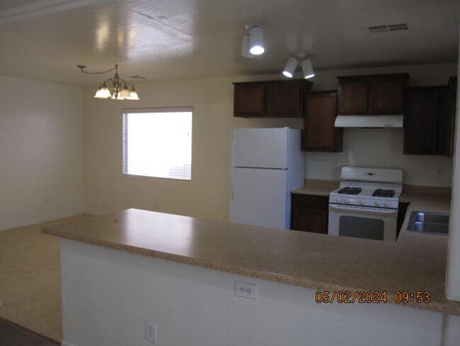 Foto del edificio - SOUTHWEST - 2 STORY HOME WITH 4 BEDROOMS +...