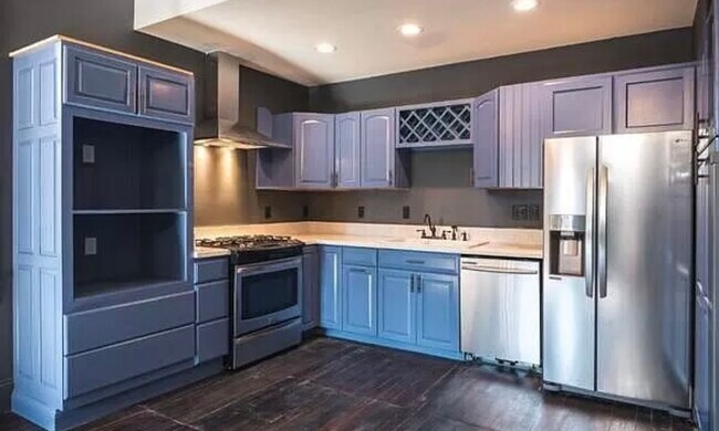 Building Photo - 1720 Pleasant St