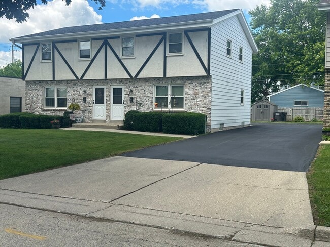 Building Photo - 4581 N 126th St