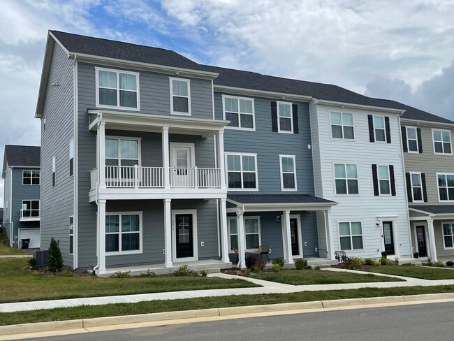 Building Photo - 2011 Coneflower Ln