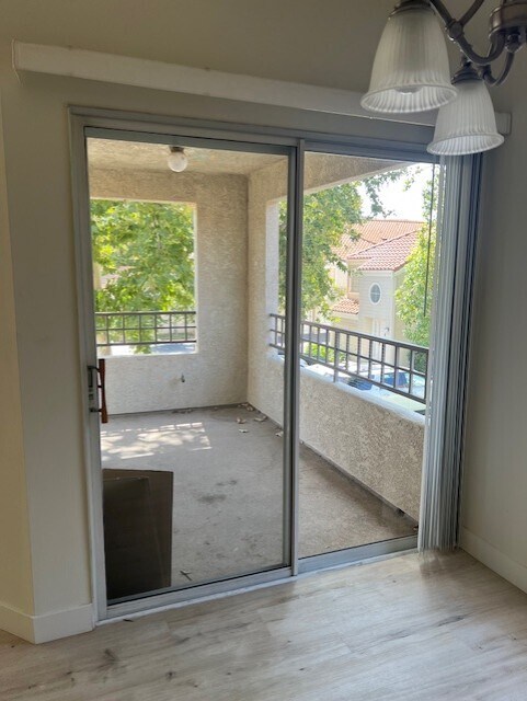 Foto del edificio - 4240 Lost Hills Rd