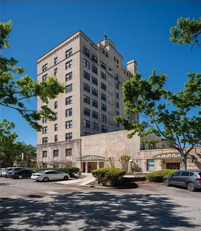 Building Photo - 408 W University Ave