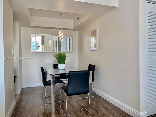 Foto del edificio - 1200 Brickell Bay Dr