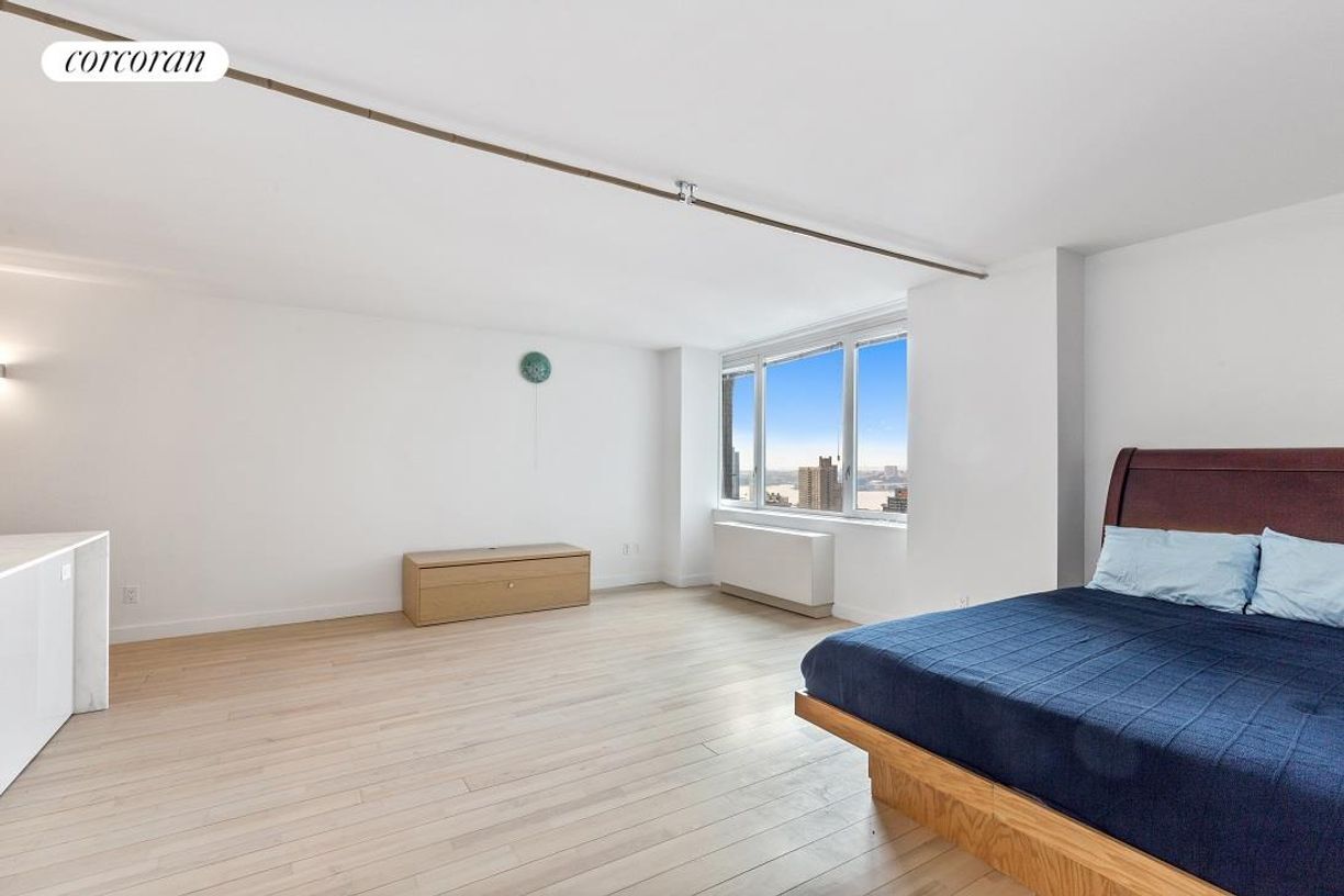 Foto principal - 322 W 57th St
