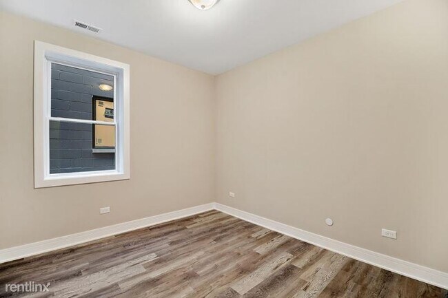 Building Photo - 3 br, 2 bath Condo - 6337 S Ellis 2 Unit 2