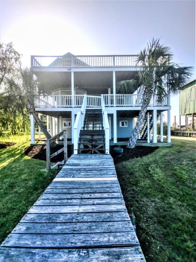 Foto del edificio - 158 Big Hammock Point Rd