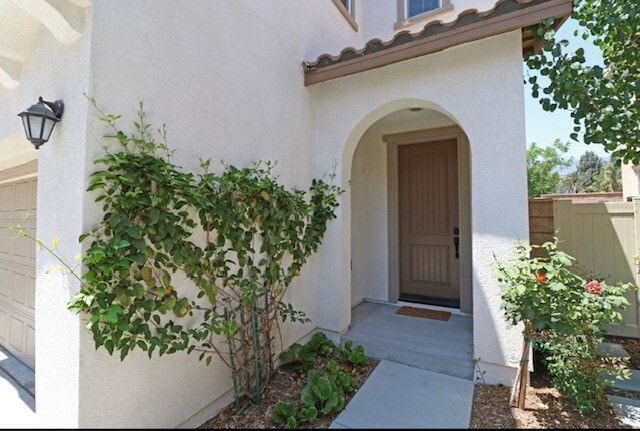 Entrance to townhouse, no attached walls - 719 Huron Dr