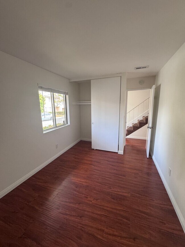 Foto del edificio - 4 bed townhouse central  Clairemont