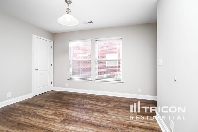 Building Photo - 4212 Aurora Cir