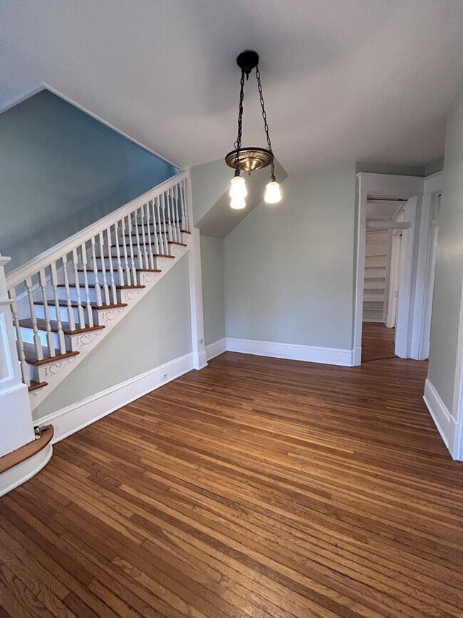 Foto del edificio - Renovated Victorian with historic touches & huge yard!