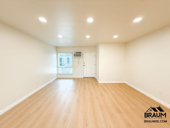Foto del edificio - 5611 Fulcher Ave