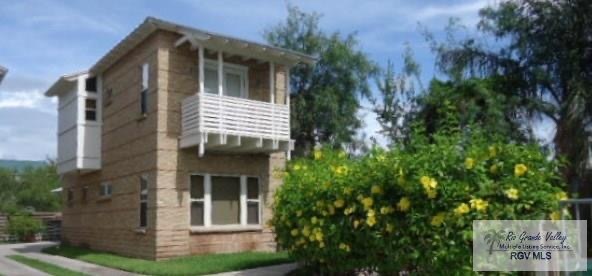 Beautiful Townhome - 524 Wildrose Ln