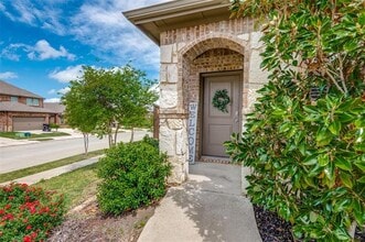 Building Photo - 3001 Glazner Dr