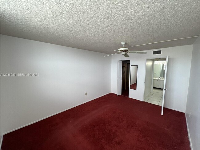 Building Photo - 920 NE 169th St