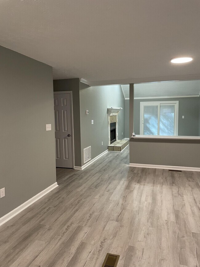 Building Photo - 210 Eaglewood Ct