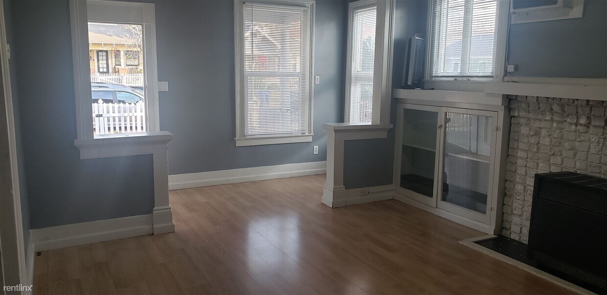 Primary Photo - 1 br, 1 bath Triplex - 3389 Mulberry Stree...