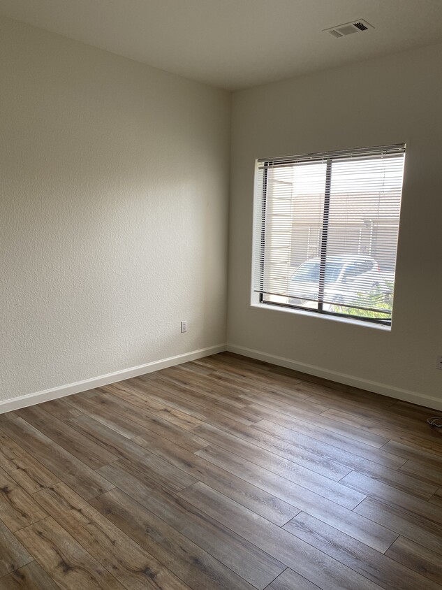 2 large bedrooms - 7498 S Alkire St