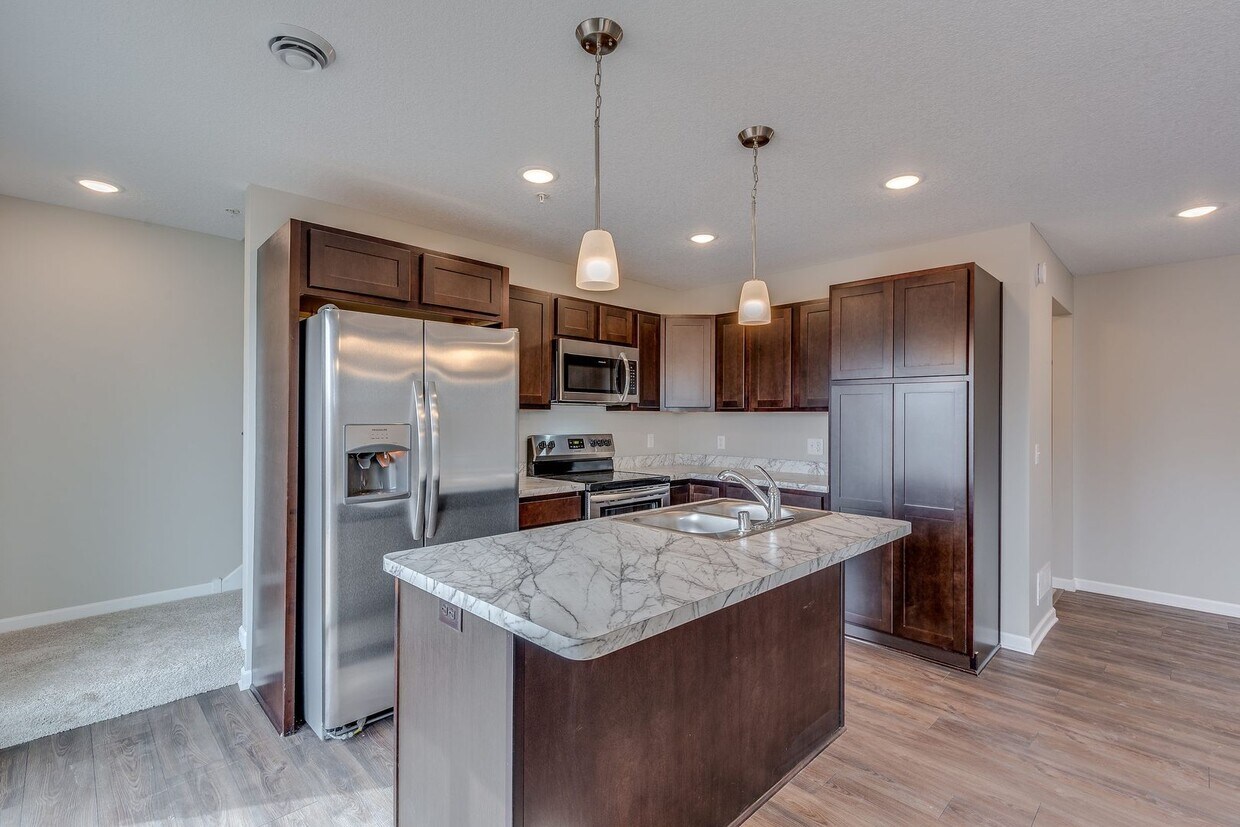 Primary Photo - Townhome for RENT 3bd 3ba 2car garage July 01