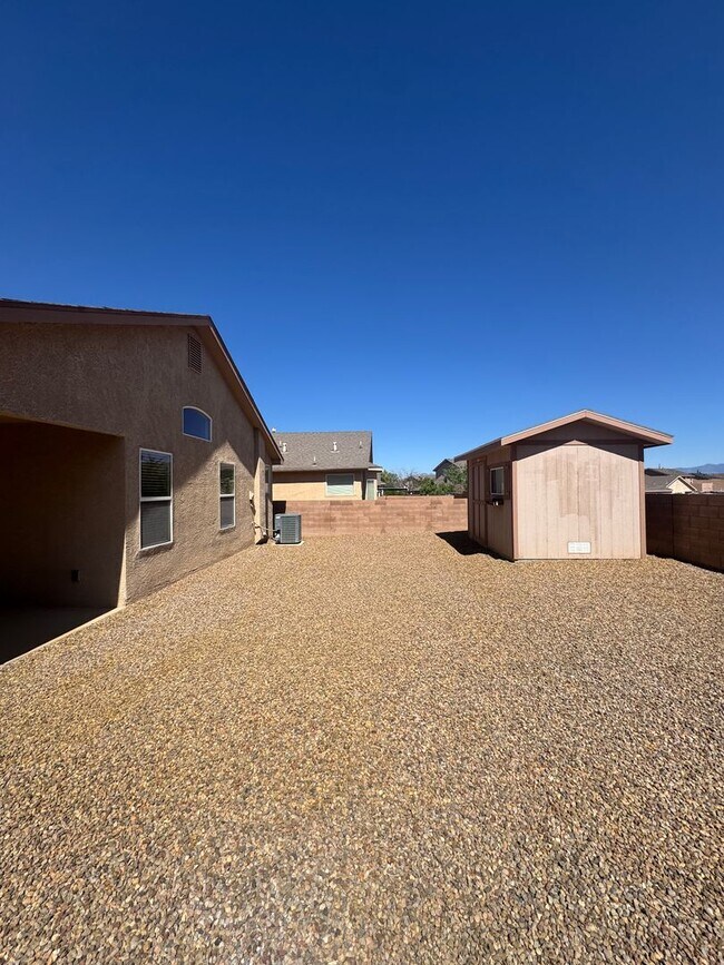 Foto del edificio - 3 bed 2 bath home in Huning Ranch