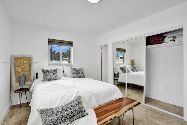 Foto del edificio - 820 NE 8th St