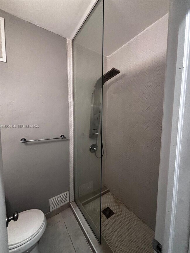 Foto del edificio - 319 W 28th St