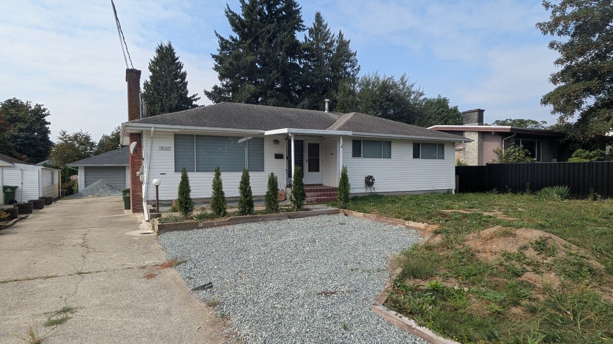 Primary Photo - 9737 Carleton St